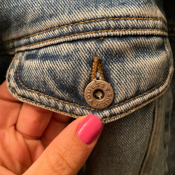 Vintage GUESS Men’s Denim Jacket! 🤠 - Picture 5 of 8